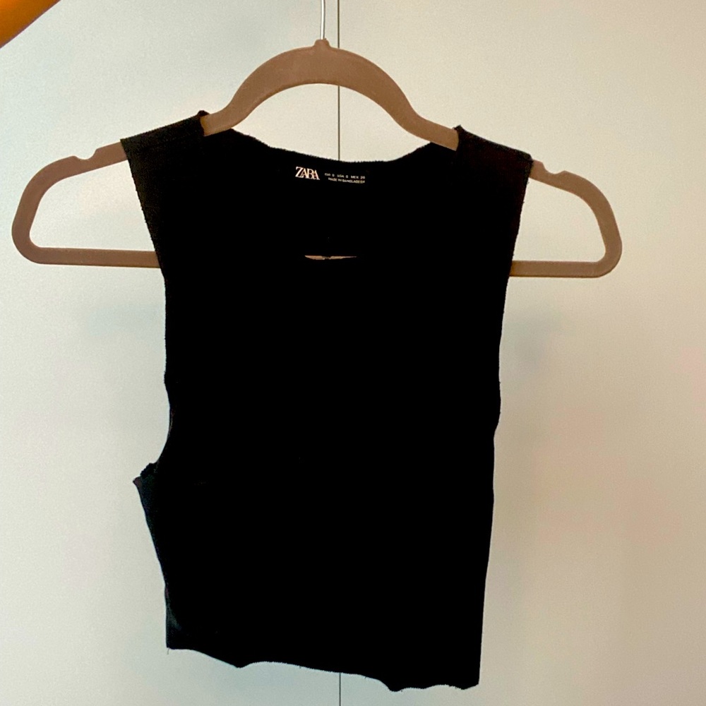 ZARA Cropped Black Tank! Perfect for casual summer looks